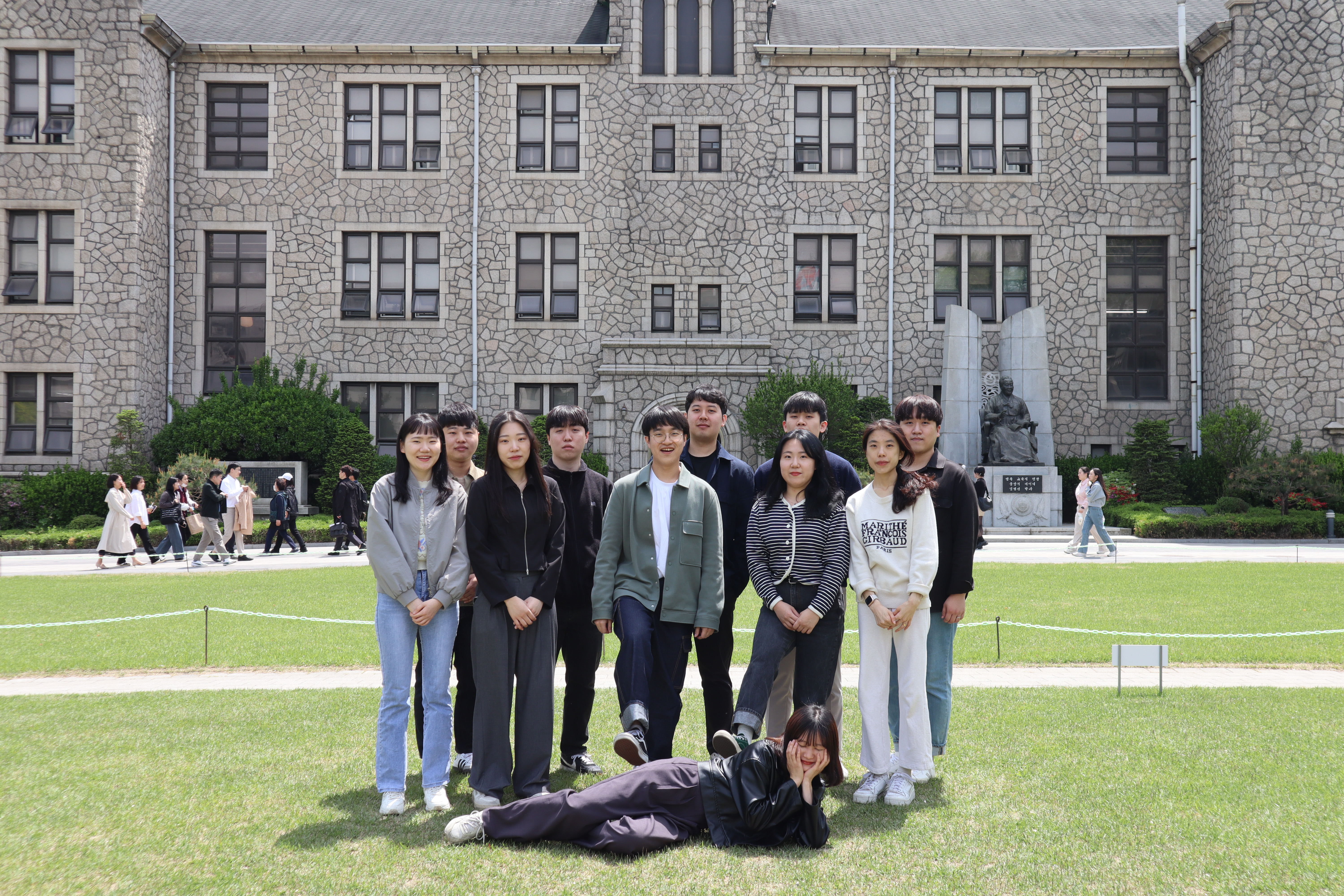 2023 Lab Members Group Photo 4